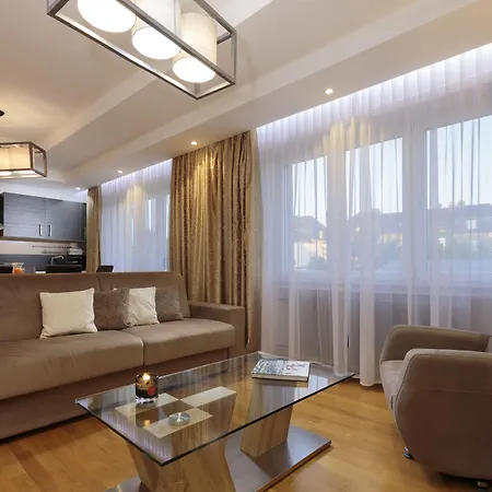 The Queen Luxury - Giada *