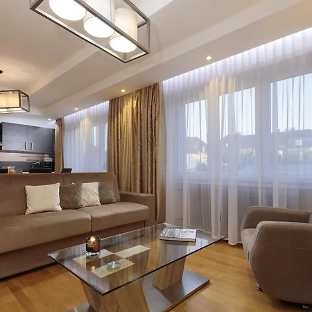 The Queen Luxury - Giada Апартаменты